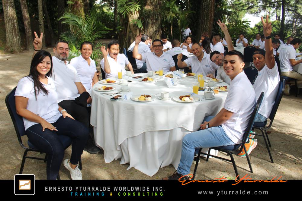 El Salvador Team Building | Alianzas estratégicas entre áreas | dinámica de cuerdas para cohesión de equipos
