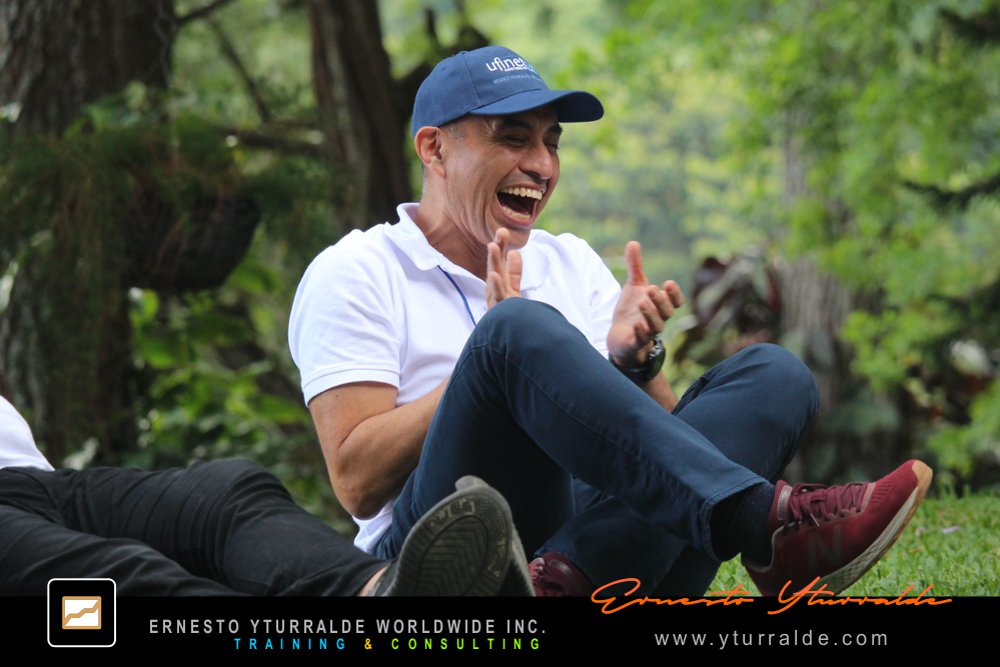 El Salvador Team Building | Sinergia y responsabilidad compartida | colaboradores superando retos de cuerdas bajas