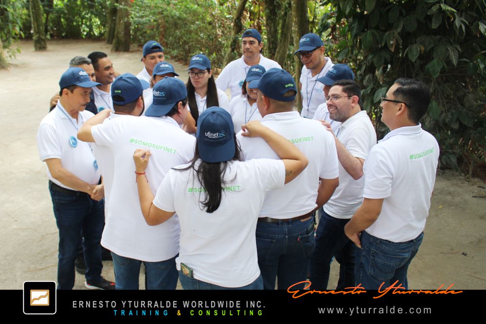 El Salvador Team Building | Confianza y apoyo entre pares | Team Building vivencial para organizaciones salvadoreñas