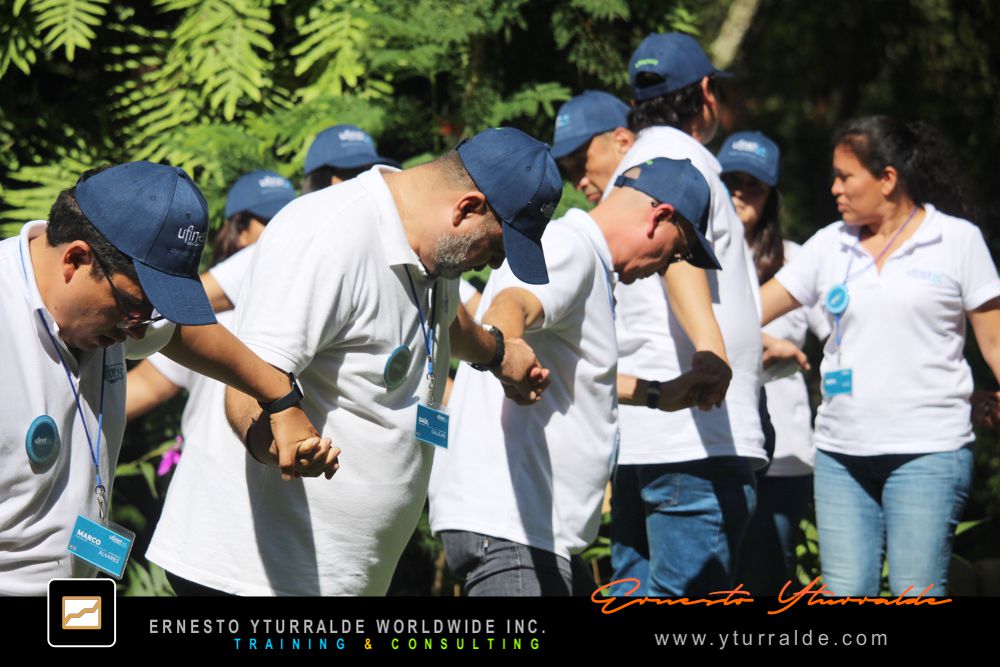 El Salvador Team Building | Cocreación y liderazgo compartido | circuito de cuerdas para fortalecer relaciones laborales